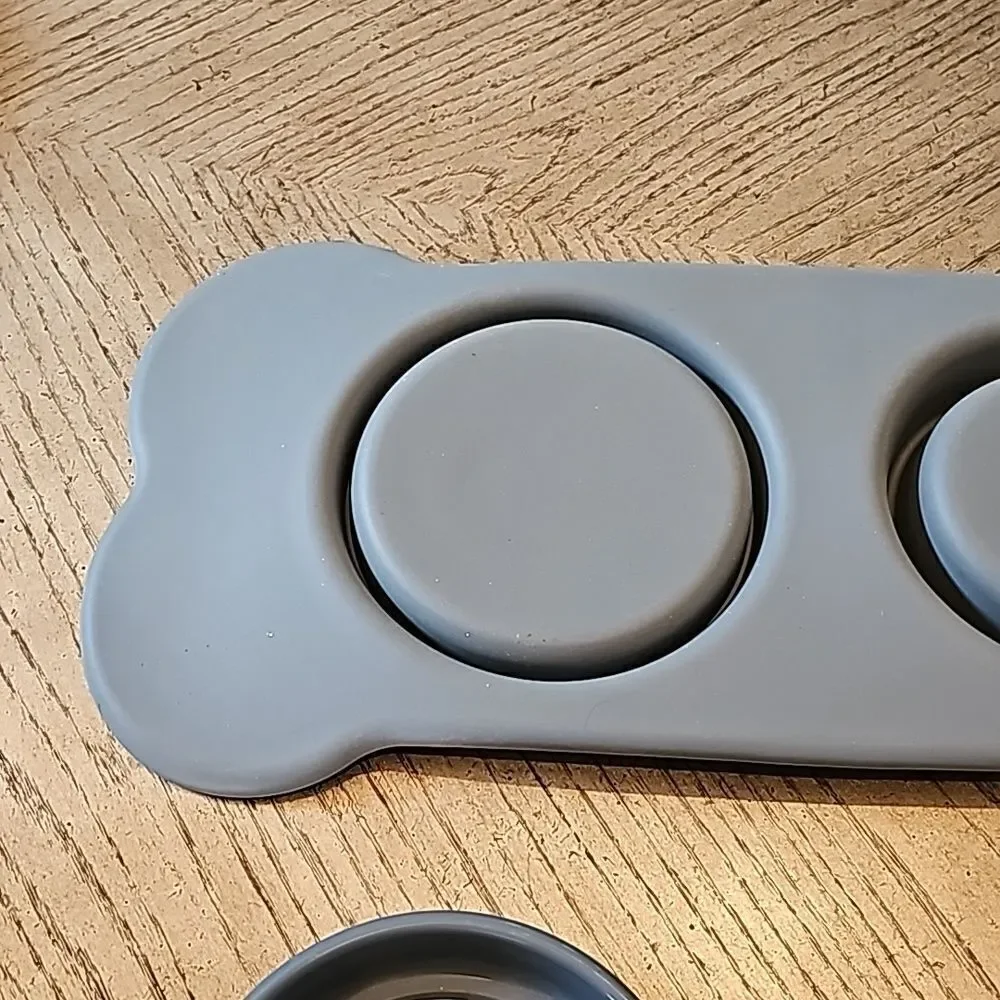 Silicone slow feeder mat and bowl for dogs